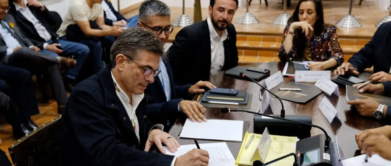 Rodrigo Paz y gobernadores firman un acuerdo “histórico” para encaminar las metas del 50-50 desde 2027