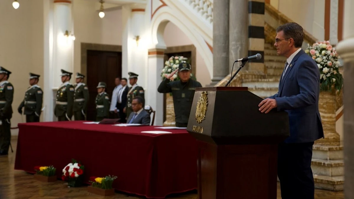 Rodrigo Paz justifica Escudo de las Américas, critica a sus opositores y pide ayuda a la prensa
