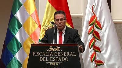 El fiscal general Urioste posesiona a los nuevos fiscales departamentales en un acto en Sucre